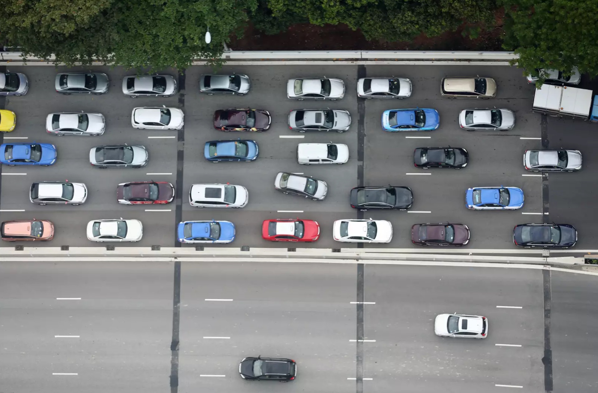 สิงคโปร์เล็งยกเลิกออกใบอนุญาตรถยนต์ใหม่ปีหน้า หวังแก้ไขปัญหาจราจร-อัตรารถเพิ่ม 0%