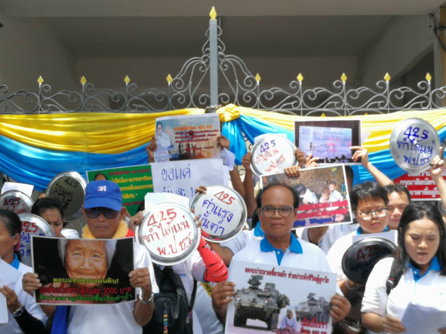 Thai workers call on the government to increase national minimum wage and social benefit for aging population