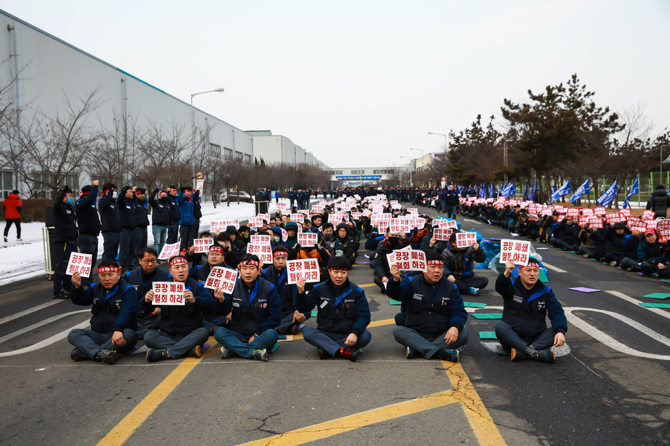 พนักงาน ‘GM เกาหลีใต้’ ไม่พอใจถูกปิดโรงงาน 1 แห่ง หวั่นนำไปสู่วิกฤตการจ้าง