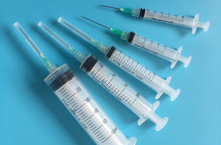 บริษัทผลิตหลอดฉีดยาในจีนเผชิญแรงกดดัน หลังดีมานด์พุ่งรับฉีดวัคซีน COVID-19