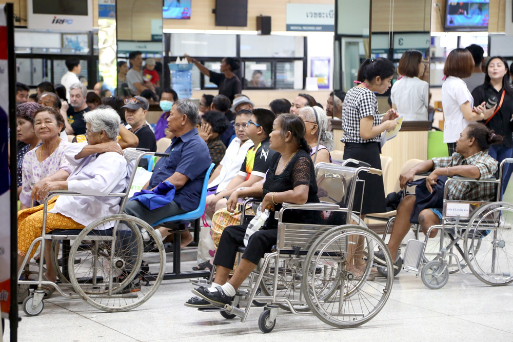 อาจารย์แพทย์จุฬาฯ เขียนบทความโต้ 'สาธารณสุขไม่ได้ล่มสลายครับ แต่ คน เงิน ของ...ไม่พอ'