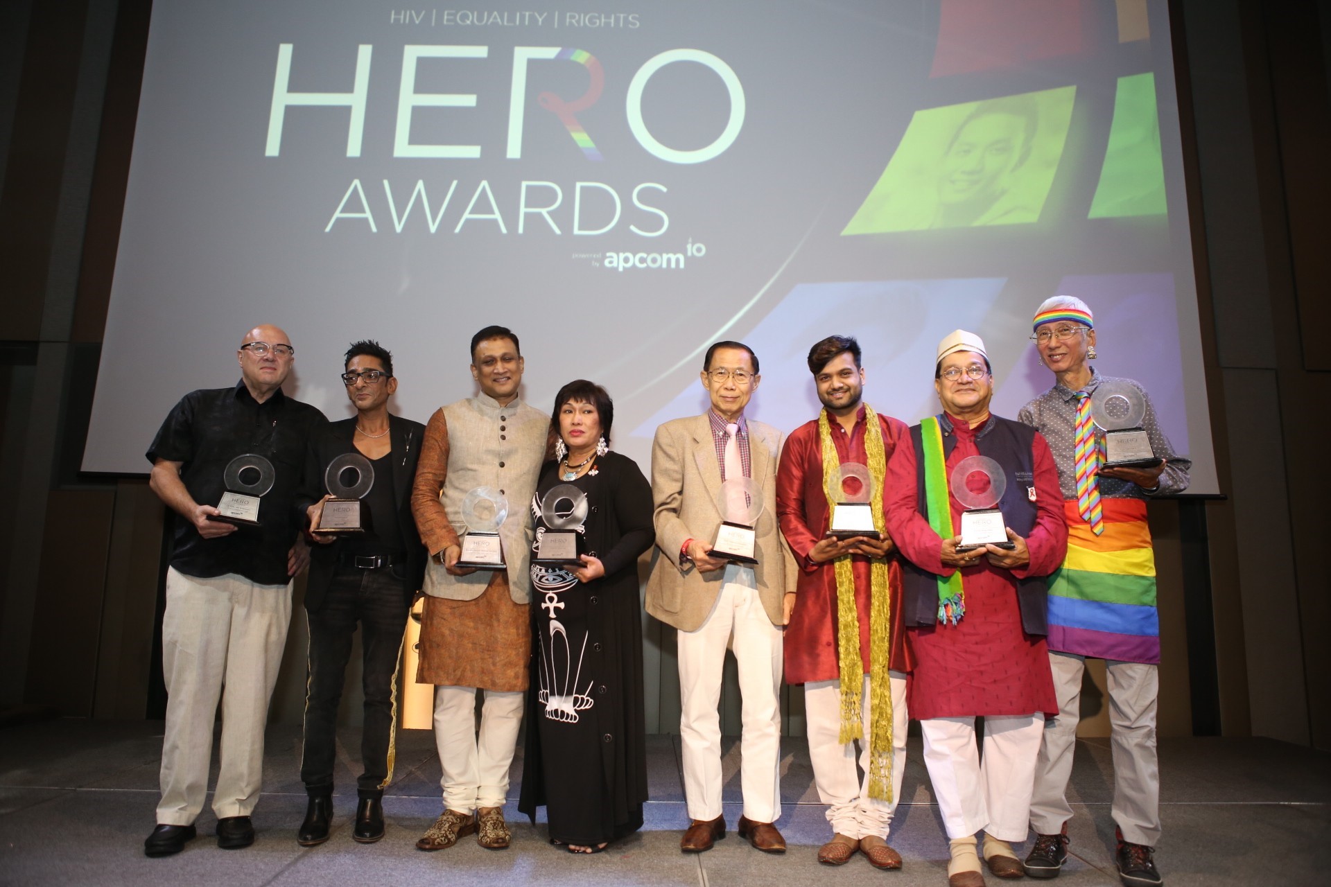 ฮีโร่ผู้ทำงานด้าน HIV และ LGBT ในเอเชียแปซิฟิก เข้ารับรางวัลในงานกาล่า ณ กรุงเทพฯ