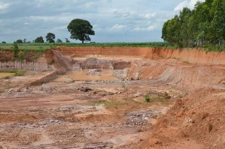 นายทุนรับเหมาลักลอบขุดดินหลวงที่กาฬสินธุ์ขาย เสียหายร่วม 30 ล้านบาท