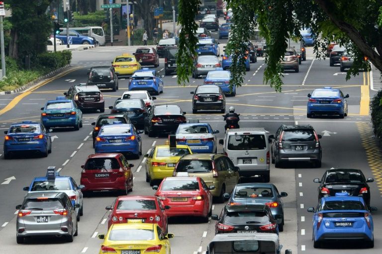 ราคาเฉลี่ยรถยนต์ในสิงคโปร์พุ่ง 2.6 ล้าน หลังออกกม.จำกัดรถบนถนน