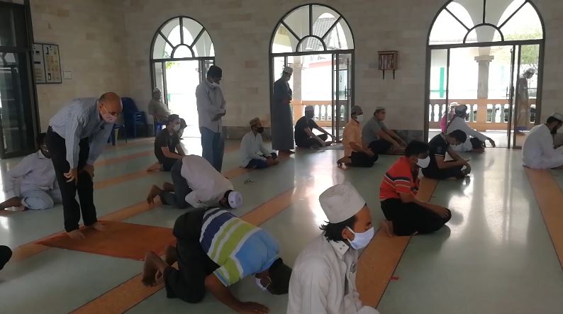Muslims Allowed to Perform Friday Prayers at Mosques