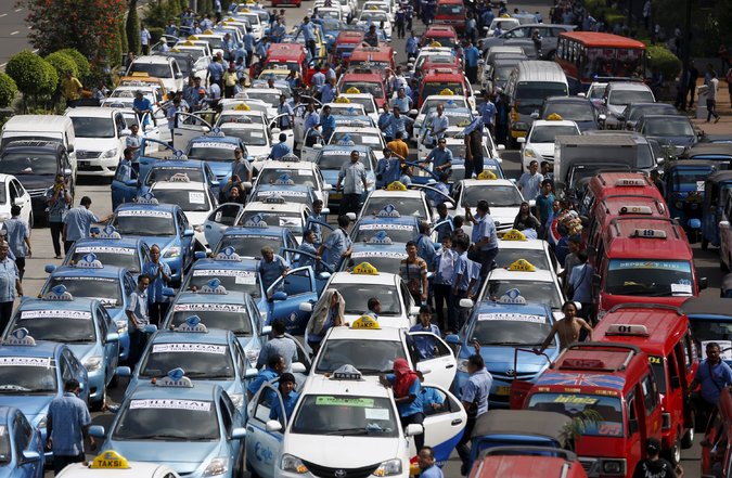 
	แท็กซี่-มอเตอร์ไซค์รับจ้าง 'จาการ์ตา' ปิดถนนประท้วง ‘Uber’
