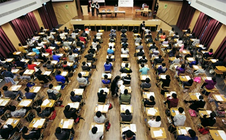 
	มหาวิทยาลัยจีน ให้นศ.จับฉลากเลือกวิชาเอก แก้ปัญหาล้นห้อง-ไม่มีคนเรียน
