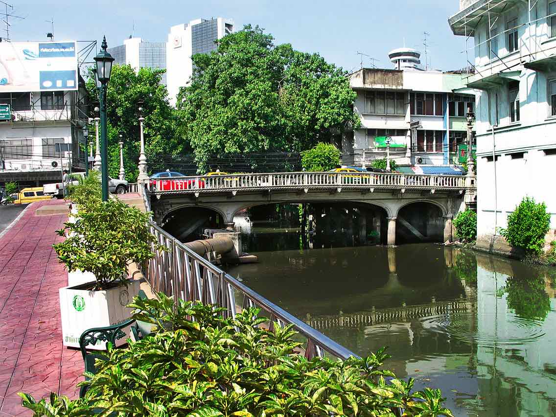 
	จัดระเบียบริมคลองโอ่งอ่าง-สะพานเหล็ก ให้ผู้บุกรุกกว่า 500 ราย รื้อถอนภายใน 15 วัน
