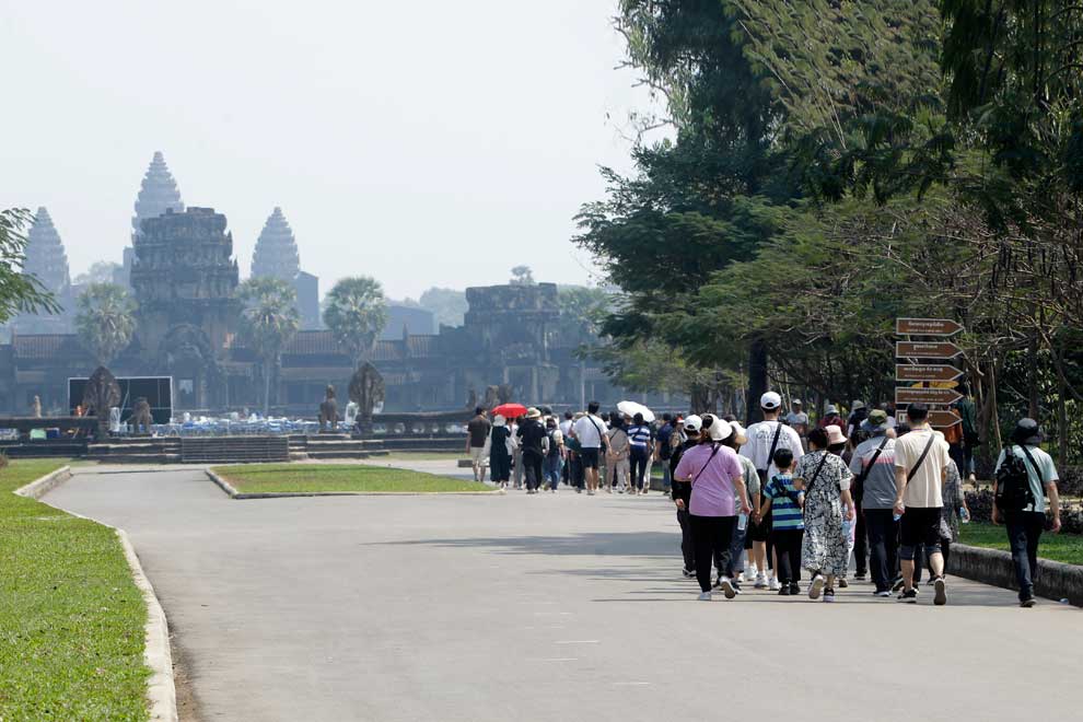 นักท่องเที่ยวต่างชาติเยือนอุทยานโบราณคดีนครวัดเพิ่มขึ้นอย่างต่อเนื่อง