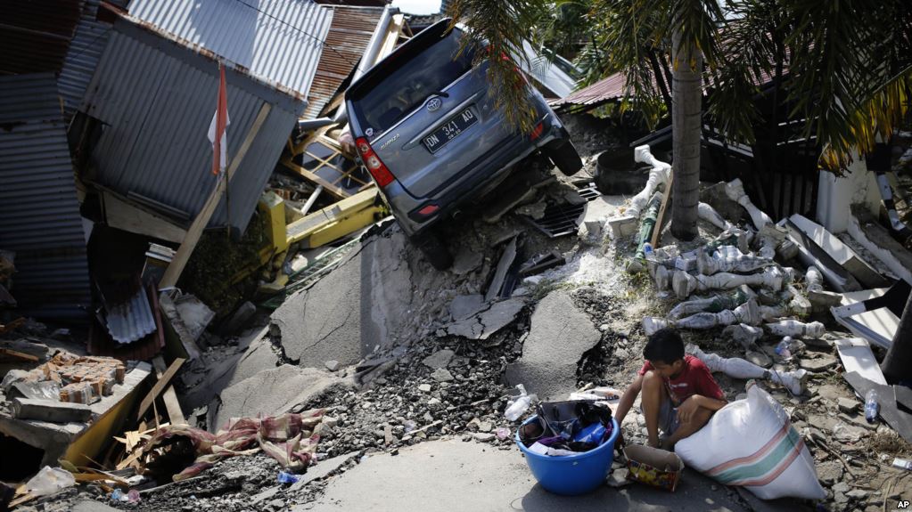 เหยื่อสึนามิอินโดนีเซียพุ่งเกิน 1,200 คนส่วนใหญ่ยังขาดแคลนอาหาร