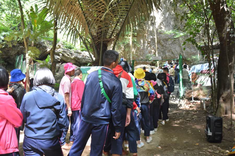 ถ้ำหลวง-ขุนน้ำนางนอน เปิดให้นักท่องเที่ยวเข้าชมบริเวณปากถ้ำ ต้อนรับช่วงไฮซีซั่น