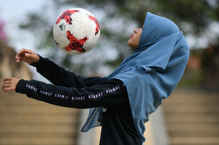 ฟุตบอลฟรีสไตล์ของเด็กหญิงชาวมาเลเซีย