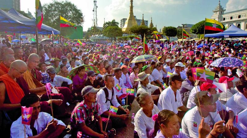 ชาวพม่านัดชุมนุมใหญ่ให้กำลังใจกองทัพ ไม่สนเสียงต้านนานาชาติกรณีโรฮิงญา